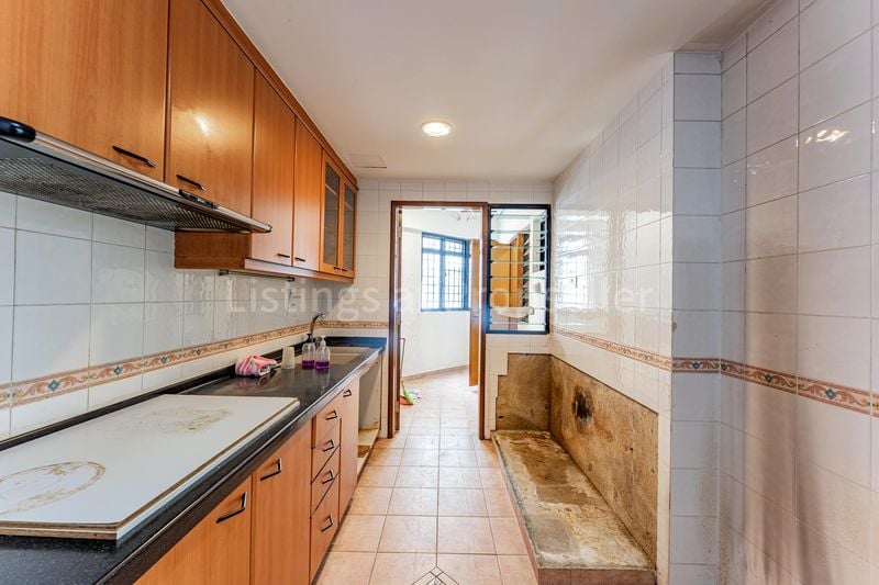 3 Bed Executive Condo for Sale in Eastvale - Image 3