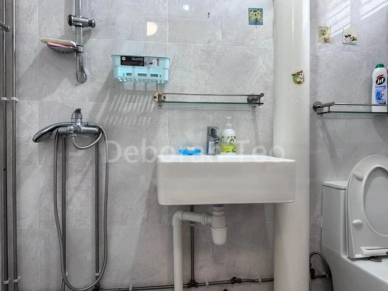 5 Room (5I) HDB for Sale in  165 Simei Road - Image 9