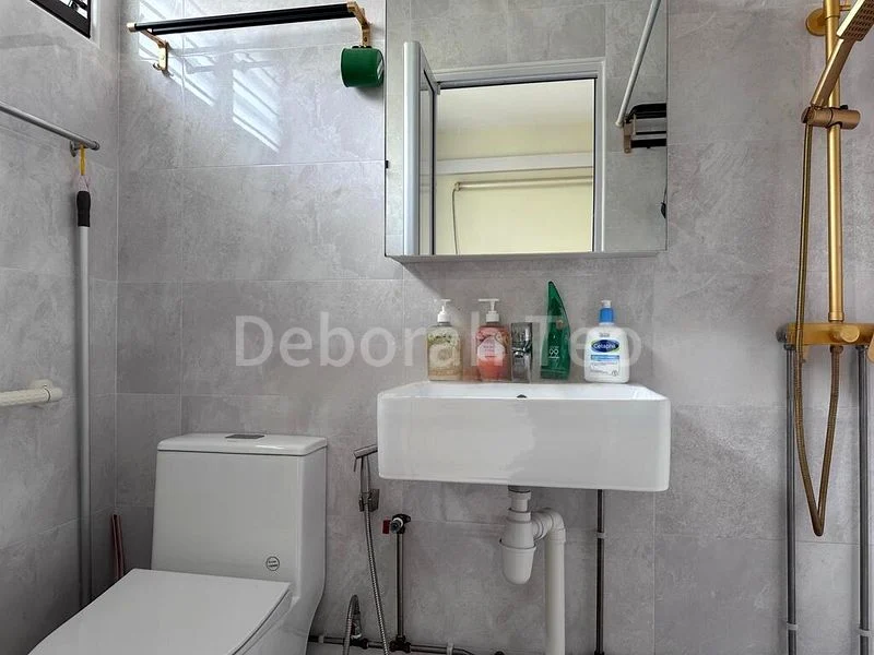 5 Room (5I) HDB for Sale in  165 Simei Road - Image 10