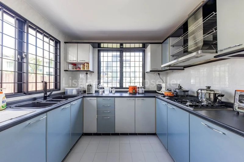 4 Bed Corner Terrace (Landed) for Sale in Gerald Mugliston Estate - Image 8