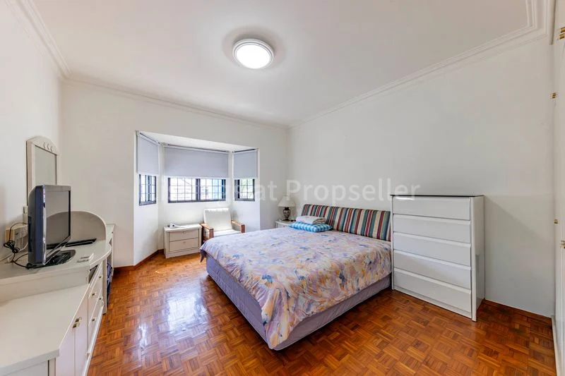 4 Bed Corner Terrace (Landed) for Sale in Gerald Mugliston Estate - Image 11