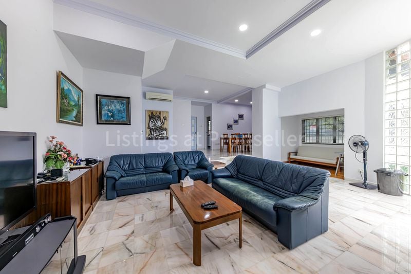 4 Bed Corner Terrace (Landed) for Sale in Gerald Mugliston Estate - Image 1