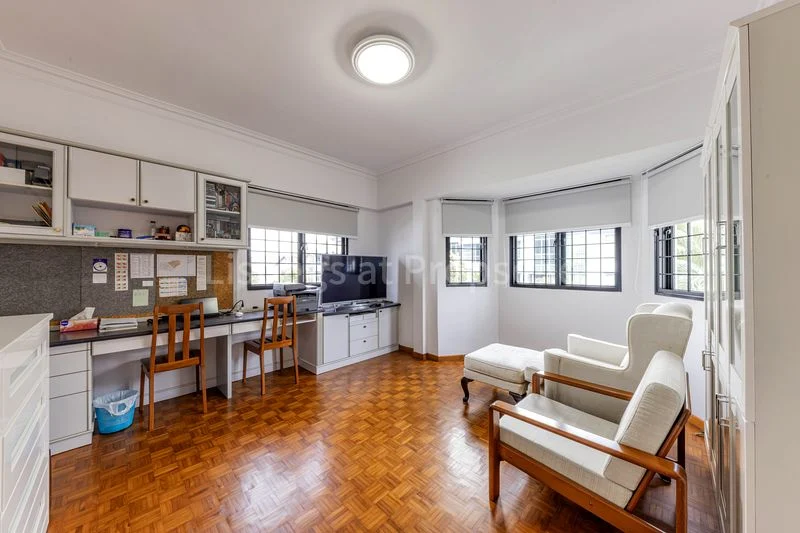 4 Bed Corner Terrace (Landed) for Sale in Gerald Mugliston Estate - Image 12