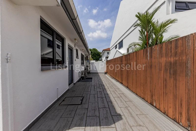 4 Bed Corner Terrace (Landed) for Sale in Gerald Mugliston Estate - Image 18