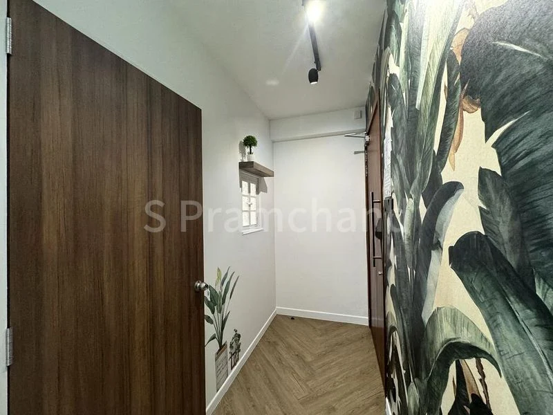 6 Bed Executive Condo for Rent in  Whitewater - Image 2