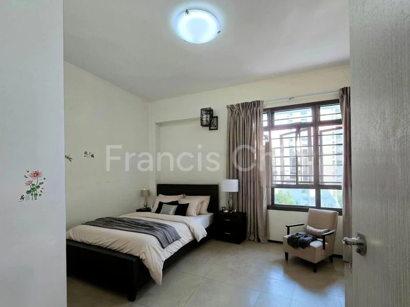 Executive HDB for Sale in  652 Senja Link - Image 2