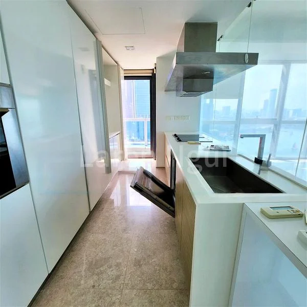 4 Bed Condo for Rent in  Marina Bay Residences - Image 3