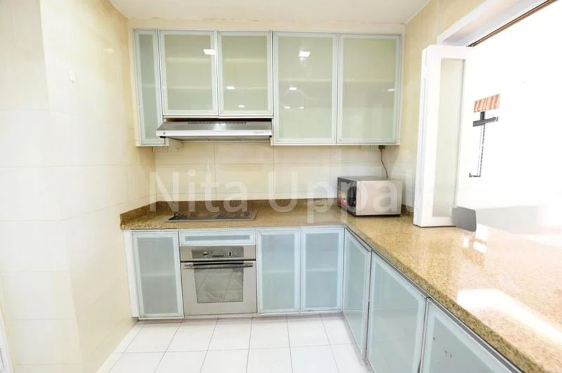 5 Bed Condo for Rent in  Spring Grove - Image 3