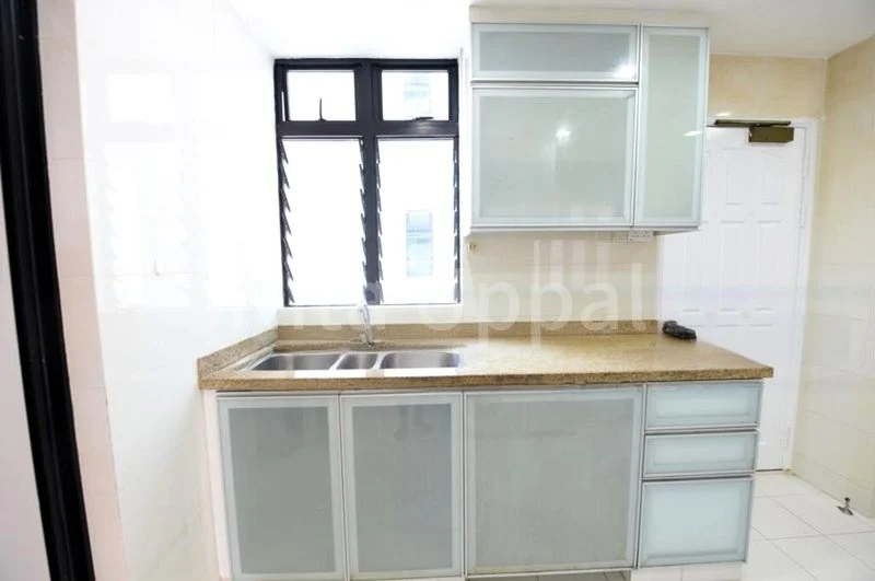 5 Bed Condo for Rent in  Spring Grove - Image 2