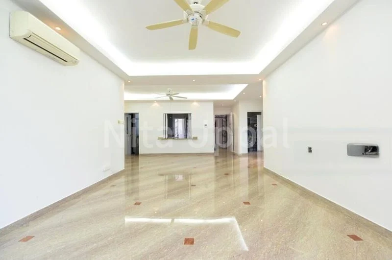 5 Bed Condo for Rent in  Spring Grove - Image 1