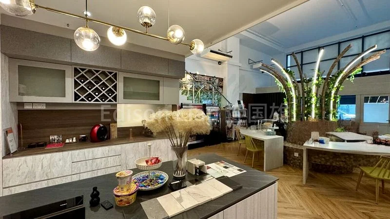 Ground-Level Unit with Prime Frontage - Image 5