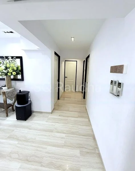 5 Room (5I) HDB for Sale in  238 Yishun Ring Road - Image 5