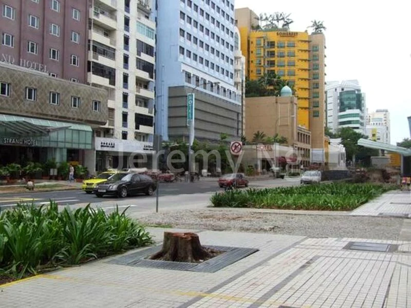 Food & Beverage for Rent: AFFORDABLE Fitted F&B Shop @ Bras Basah/Bencoolen | Outdoor Seating | Office, Student & Hotel Crowd - Image 1