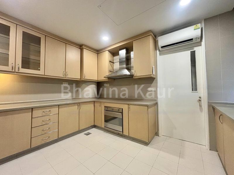 3 Bed Condo for Rent in  The Colonnade - Image 8