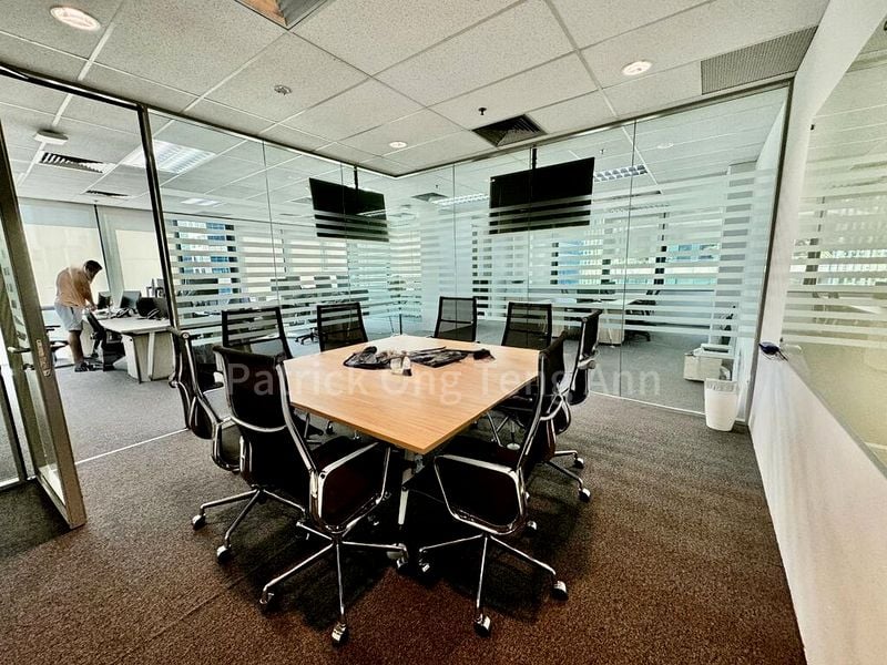 Office for Rent: City House - Image 5