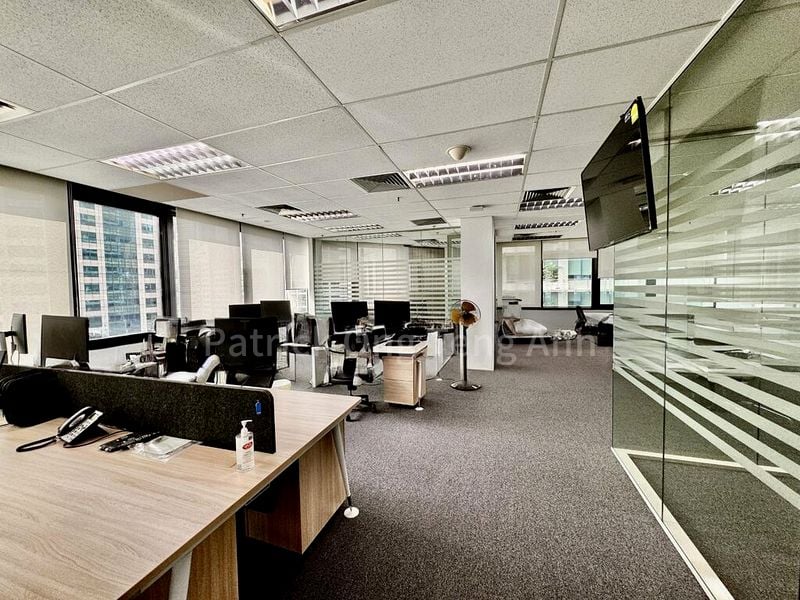 Office for Rent: City House - Image 2