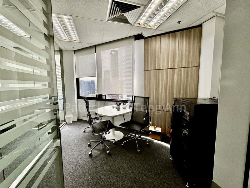 Office for Rent: City House - Image 3