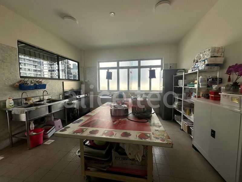 Light Industrial (B1) for Sale: Golden Wall Flatted Factory - Image 4