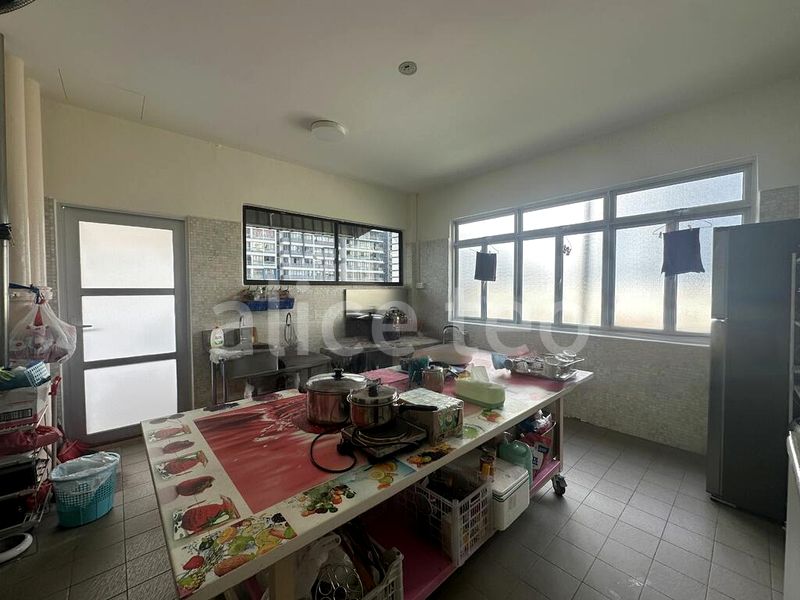 Light Industrial (B1) for Sale: Golden Wall Flatted Factory - Image 5