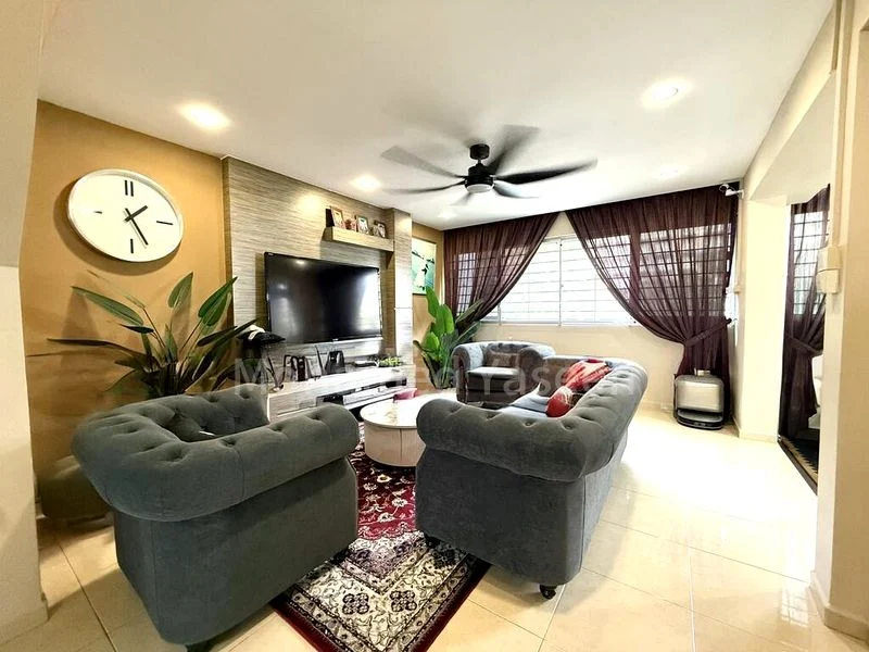 Maisonette HDB for Sale in  860 Tampines Avenue 5 - Image 16