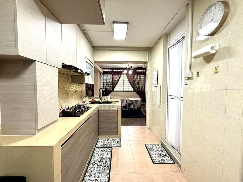 Maisonette HDB for Sale in  860 Tampines Avenue 5 - Image 10