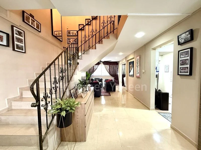 Maisonette HDB for Sale in  860 Tampines Avenue 5 - Image 7