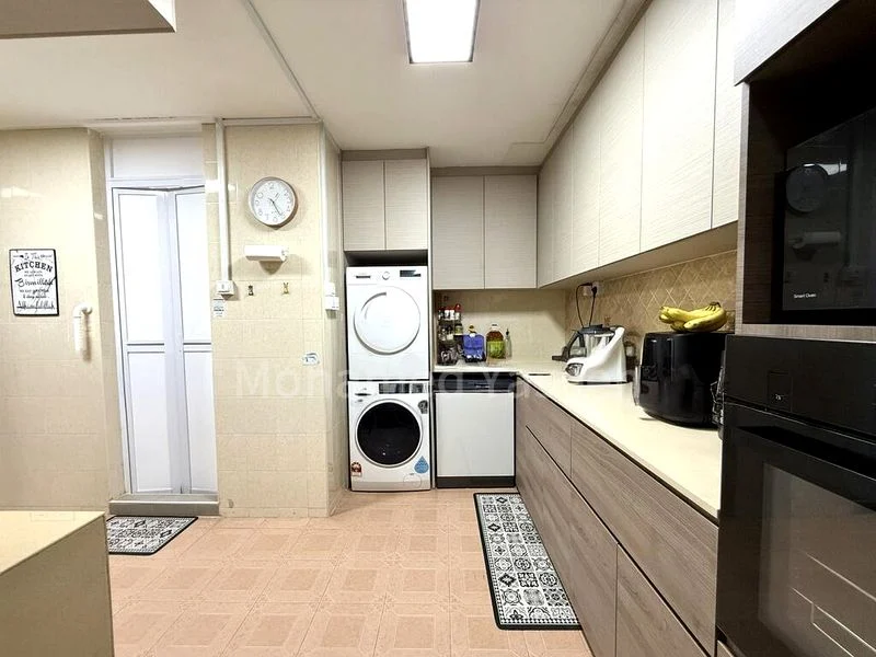 Maisonette HDB for Sale in  860 Tampines Avenue 5 - Image 9