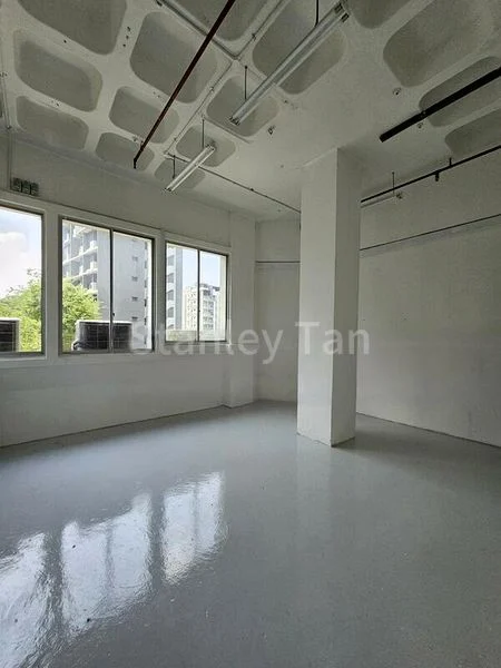 Light Industrial (B1) for Rent: Hillview Warehouse - Image 2