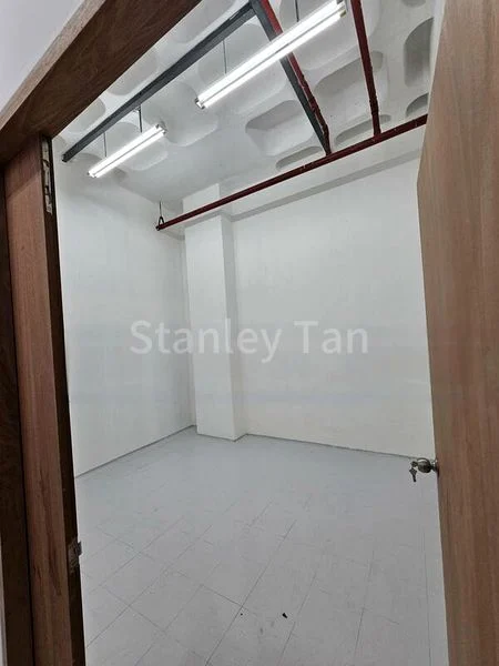 Light Industrial (B1) for Rent: Hillview Warehouse - Image 8