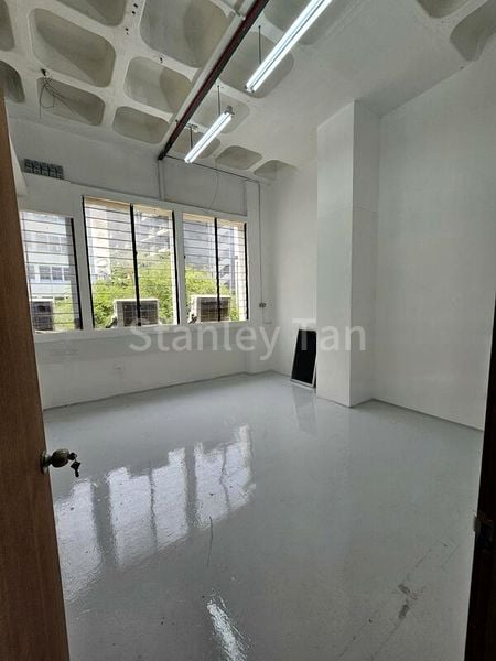 Light Industrial (B1) for Rent: Hillview Warehouse - Image 1