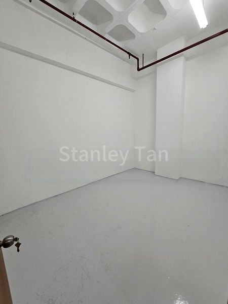 Light Industrial (B1) for Rent: Hillview Warehouse - Image 4