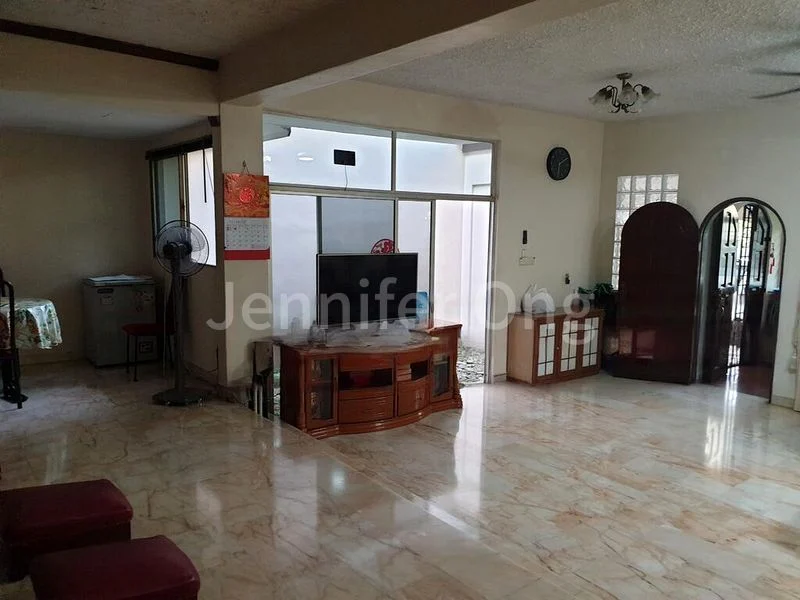 5 Bed Semi-Detached House (Landed) for Sale in Golden Rise Estate - Image 4