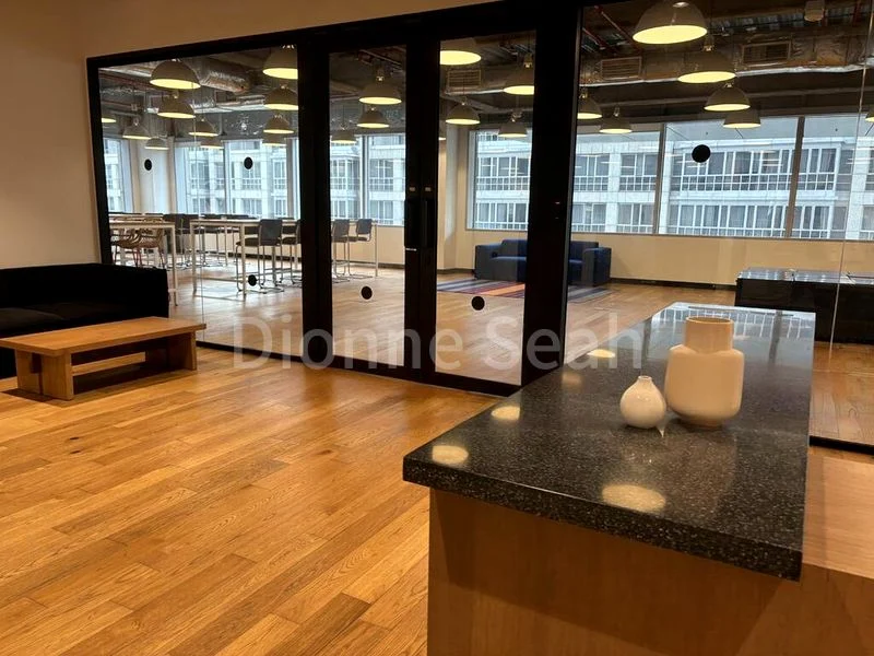 Office for Rent: UE Square - Image 4