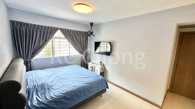 5 Room (5I) HDB for Sale in  439B Bukit Batok West Avenue 8 - Image 9