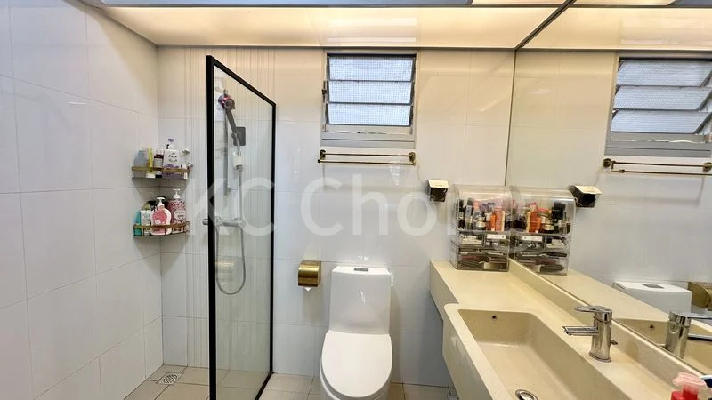 5 Room (5I) HDB for Sale in  439B Bukit Batok West Avenue 8 - Image 10