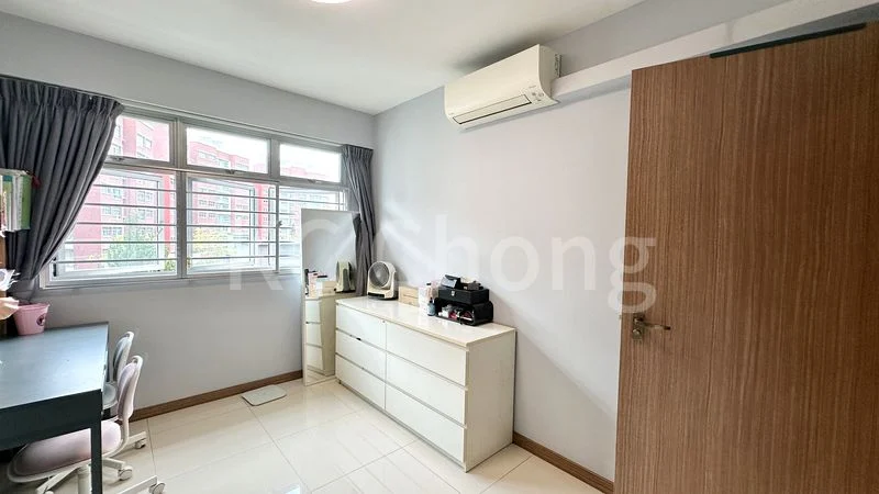 5 Room (5I) HDB for Sale in  439B Bukit Batok West Avenue 8 - Image 13