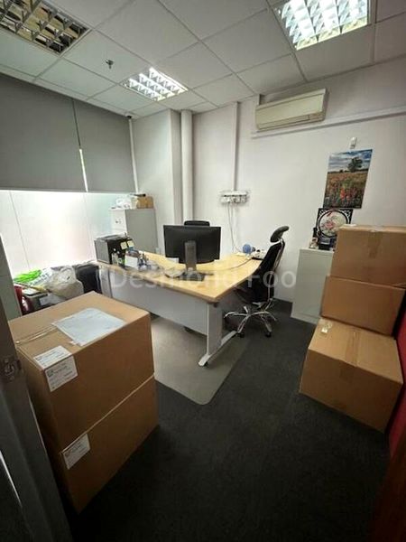 Light Industrial (B1) for Rent: Ground floor, facing loading bays | Fitted ancillary office - Image 2