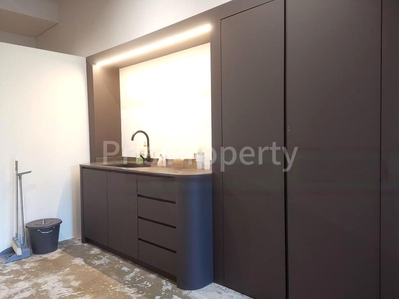 Office for Rent: SBF Center - Image 2