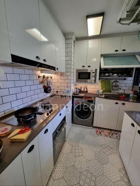 4 Room (4I) HDB for Rent in  26D Jalan Membina - Image 5