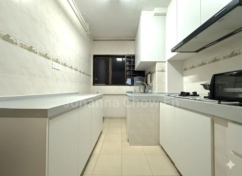 Executive HDB for Sale in 138 Tampines Street 11 - Image 5