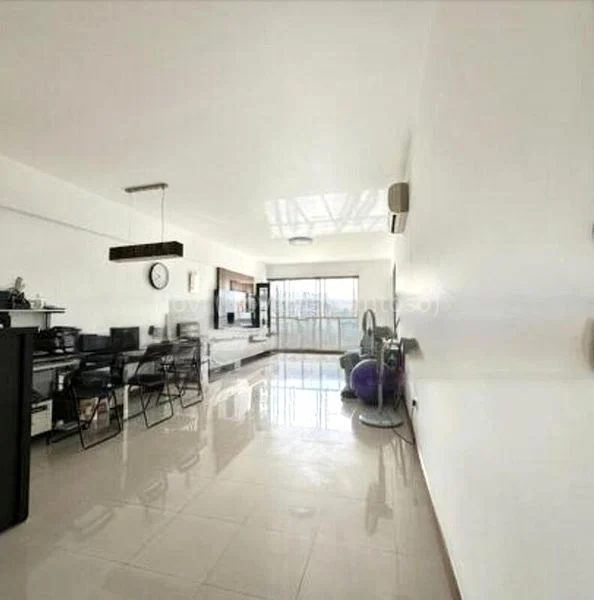Premium HDB for Sale in  132 Edgedale Plains - Image 1