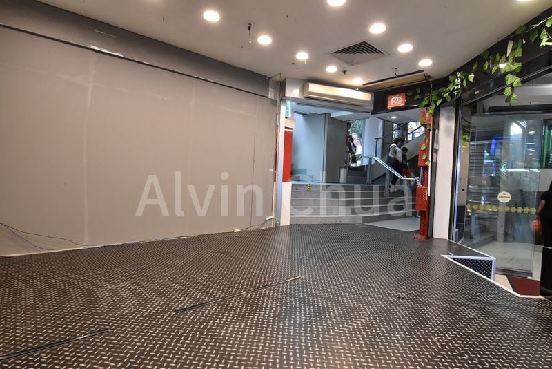Mall Shop for Rent in Lucky Plaza - Image 6