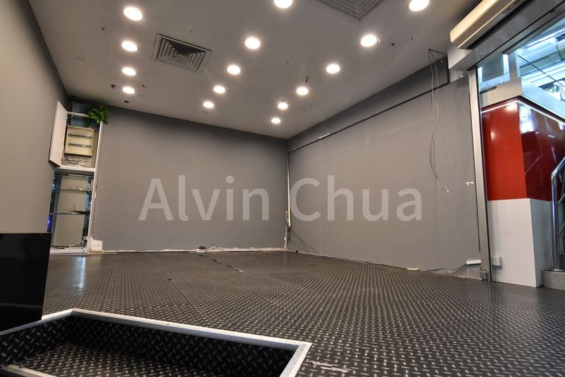 Mall Shop for Rent in Lucky Plaza - Image 5