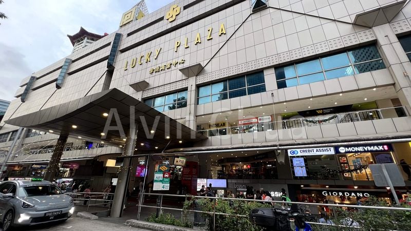 Mall Shop for Rent in Lucky Plaza - Image 2