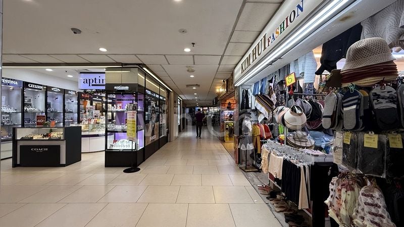 Mall Shop for Rent in Lucky Plaza - Image 7