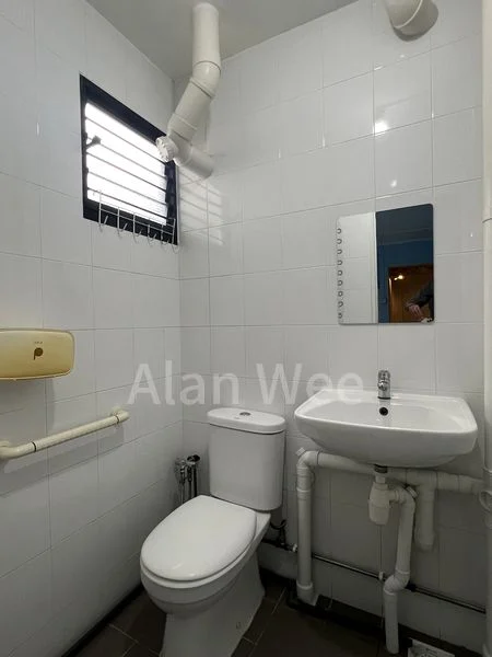 Master Room (HDB) for Rent in 374 Clementi Avenue 4 - Image 3