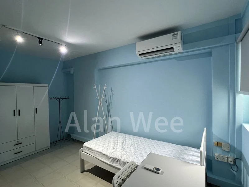 Master Room (HDB) for Rent in 374 Clementi Avenue 4 - Image 1