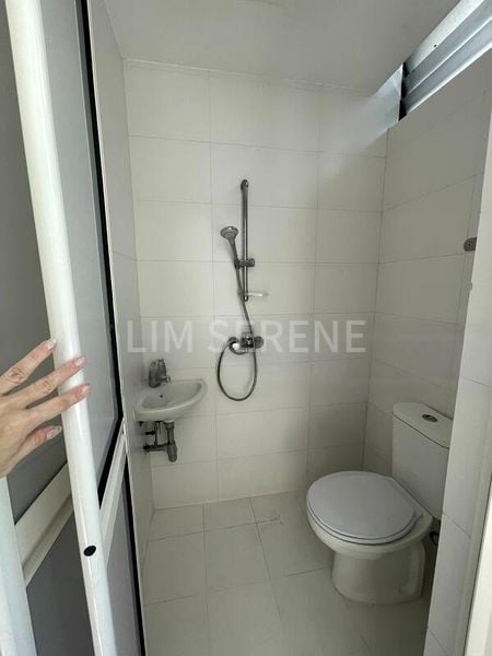 4 Bed Condo for Rent in Tanglin Hill Condominium - Image 13