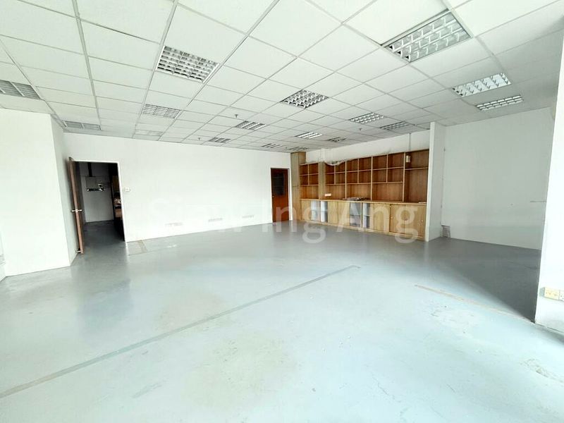 Light Industrial (B1) for Rent: Tradehub 21 - Image 4