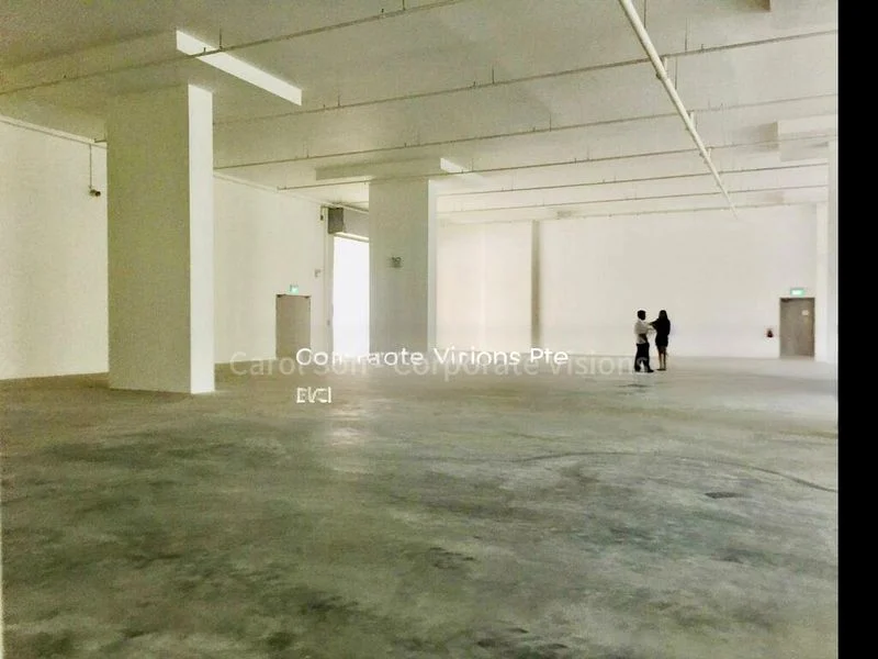 Light Industrial (B1) for Rent: Ramp-up B1 @ Bukit Batok / Toh Tuck, featuring direct access. - Image 1